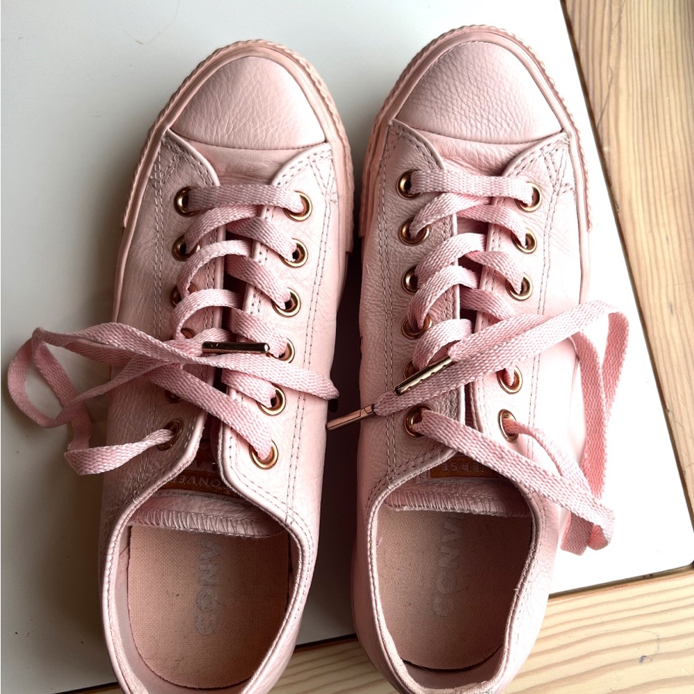 Converse Women's Light Pink leather Sneakers